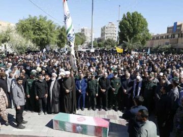 شرکت مجموعه پالایشگاه آبادان در آیین تشییع پیکر مطهر شهید مدافع حرم