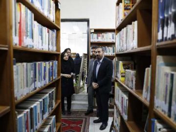 بازدید مدیرعامل پالایشگاه آبادان از کتابخانه فرهنگسرای نفت به مناسبت هفته کتاب و کتابخوانی