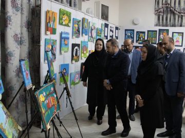 بازدید مدیر عامل پالایشگاه آبادان از نمایشگاه هنرهای تجسمی و صنایع دستی در فرهنگسرای نفت