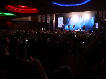 برگزاری سه شب جشن برای کارکنان پالایشگاه آبادان