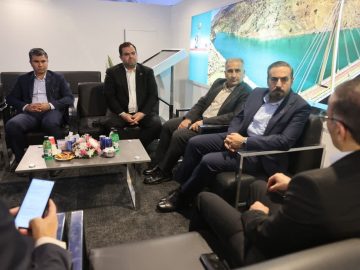 روز پر بازدید نمایندگان پالایشگاه آبادان در بیست و نهمین نمایشگاه