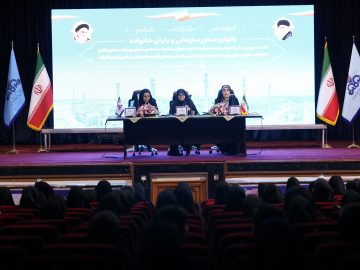 مشاور بانوان وزارت نفت در جمع بانوان پالایشگاه آبادان