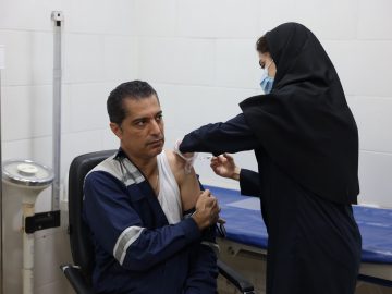 کارکنان پالایشگاه آبادان علیه آنفولانزا واکسینه شدند