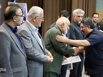 رتبه نخست جشنواره استانی به سردبیر «سلام آبادان» تعلق گرفت